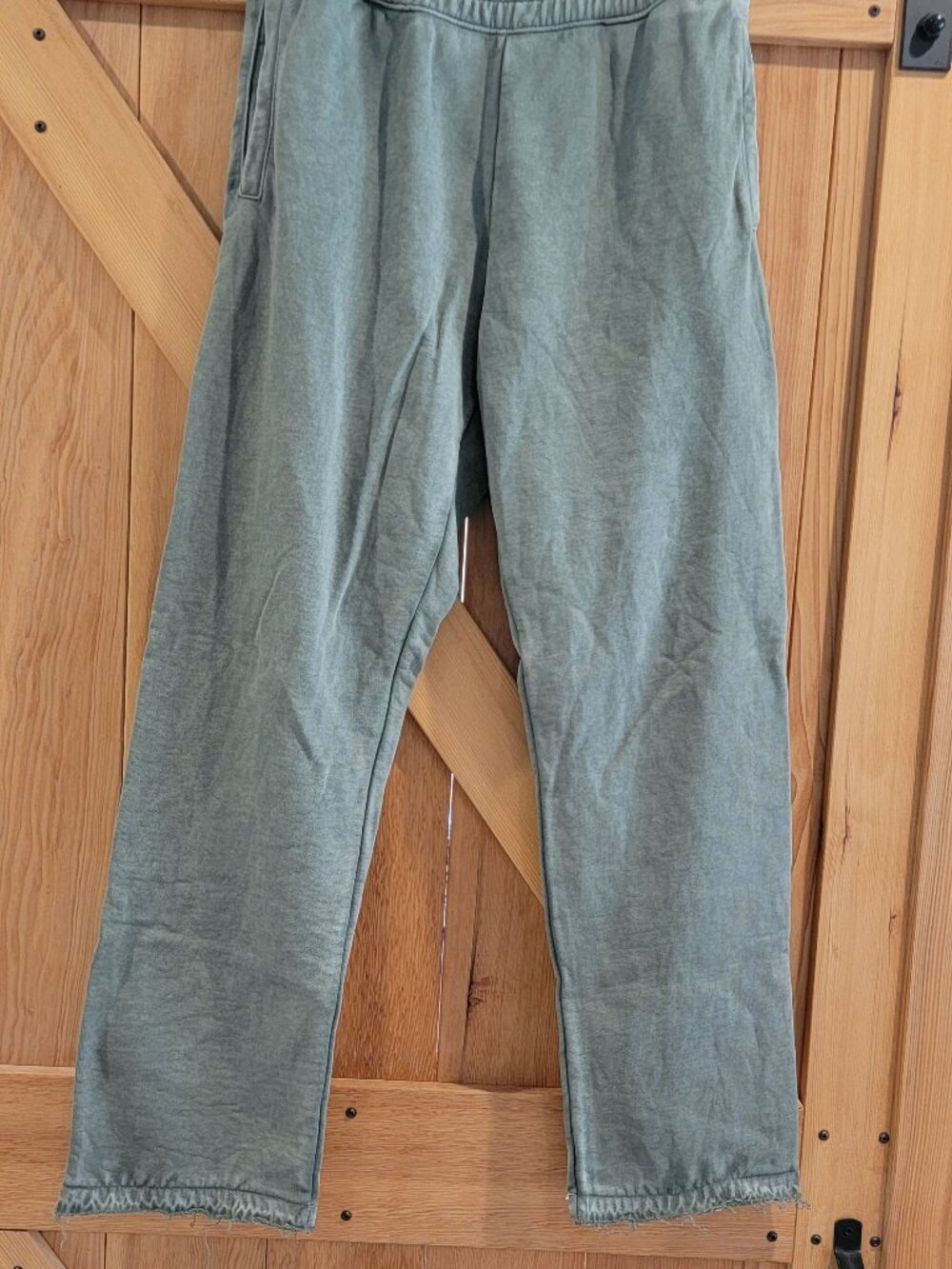 Offline by Aerie Army Green Sweatpants - Medium - Picture 2 of 8